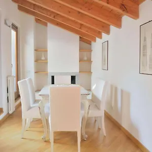 Apartamento Mansarda In Piazza Duomo, Milão